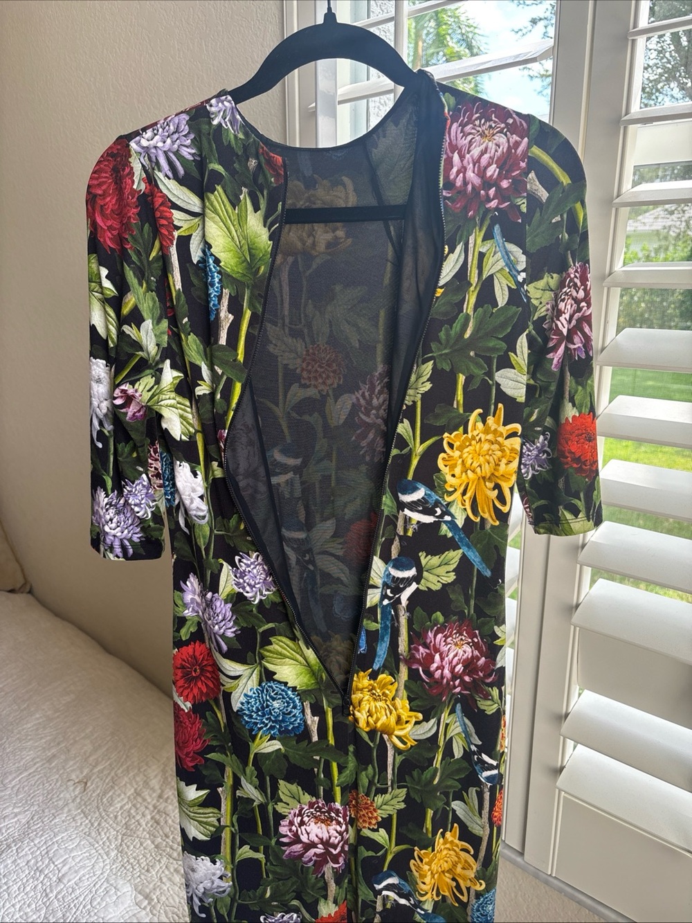 Alice + Olivia Delora Midi Dress in Secret Garden Size 8 - Picture 5 of 11